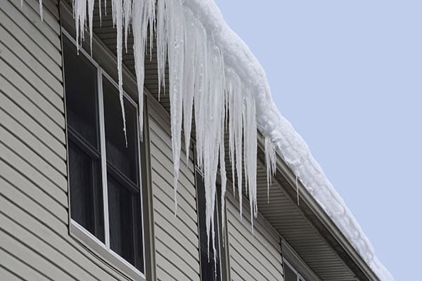 gutter-ice-dams-hanging-from-gutters-1.jpg