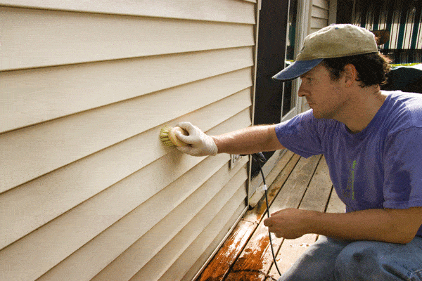 Washing-Vinyl-Siding-Of-House-1.gif