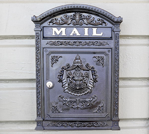 how-to-install-a-mailbox-on-vinyl-siding.jpg