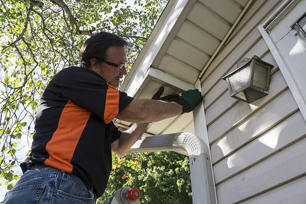 removing-caulk-from-siding.jpg