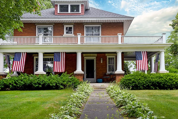 vinyl-siding-vs-brick-fixed.jpg